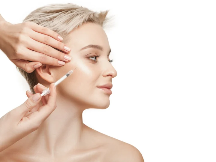 cat costa sa faci o injectie cu acid hialuronic
