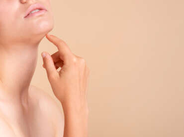 Bărbia dublă: cum poți scăpa de ea cu ajutorul medicinei estetice