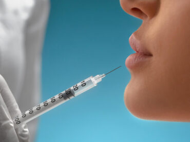 Tot ce trebuie să știi despre injectarea cu acid hialuronic